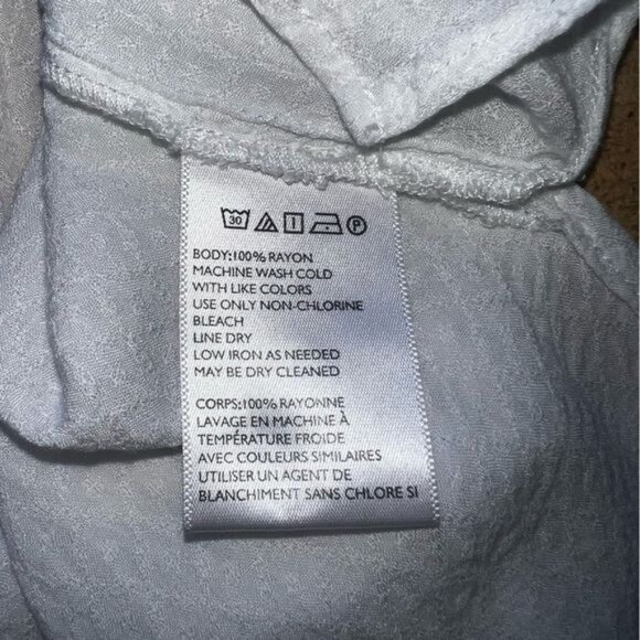 Silence + Noise White Wrap Blouse Womens M V-Neckline Long Sleeve Textured Rayon - Picture 7 of 10